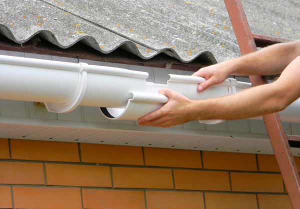Cost of Gutter Hanging in Elmhurst